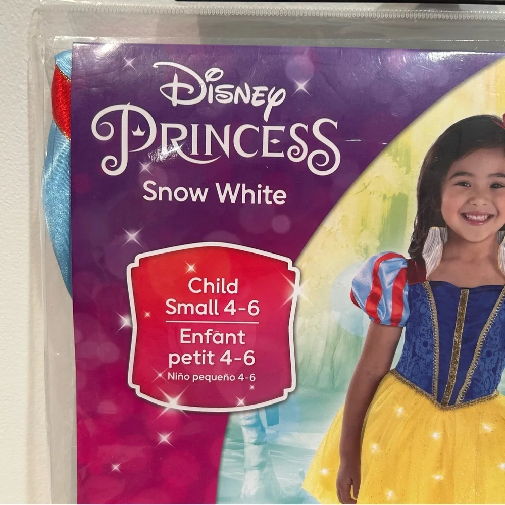 Classic Disney Princess Snow White Dress Up, Light Up Costume - Size 4-6 - Picture 2 of 6